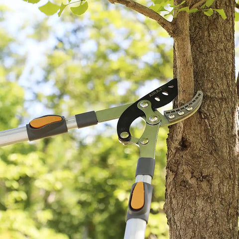 Telescoping Loppers With 6 Speed Adjustable Aluminum Handle From 27 To 41 Inches trimming 2-inch branch on tree.