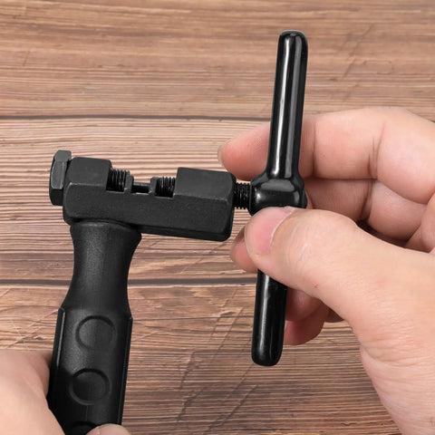 Hands using Universal Bike Chain Breaker Tool And Cutter For 7 8 9 10 11 Speed Chains With Spare Replaceable Pin