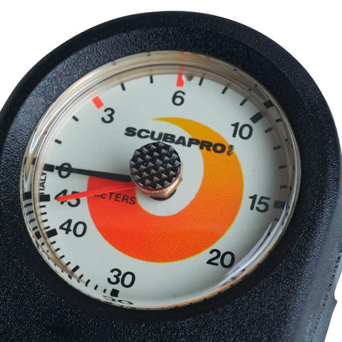 Standard Pressure Gauge For Divers Imperial Scale 0 To 6000 PSI Plastic Case With Shockproof Boot And Rubber Boot Easy Readout Solid Dive Gear Must Have 1 Year Manufacturer Warranty close-up