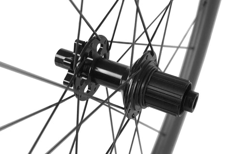 Close-up of hub on Carbon Fiber Disc Brake Wheelset For Road Bikes Tubeless Ready 28mm Rim 55mm Profile 700c