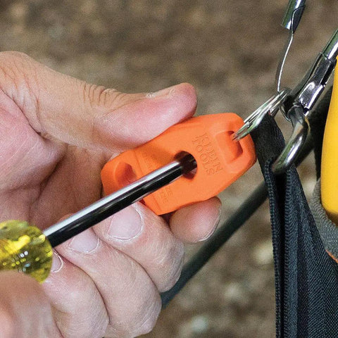 Using Magnetizer And Demagnetizer For Screwdriver Bits One Swipe Magnetic Tip Tool With Rare Earth Magnets on a screwdriver.
