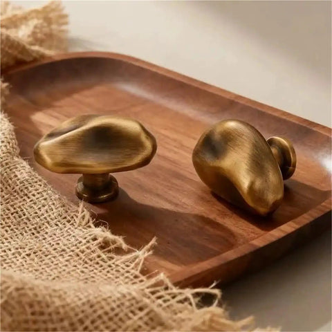 Antique Style Chrome Furniture Handles And Cabinet Knob Set For Drawers on wooden tray