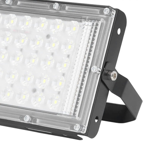 Sanpyl LED Flood Light 50W 12V Outdoor White for Courtyards close-up view showing LED chip arrangement and sturdy mounting bracket.