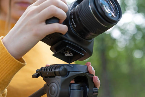 Attaching camera on 44mm Quick Release Tripod Plate Mount Adapter For Cameras And Video Gear Universal 1 3 4 Inch Square Base