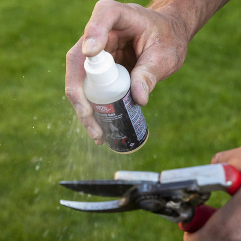 Using Plant Resin Remover Spray For Cutting Tools With Foaming Action on gardening shears outdoors