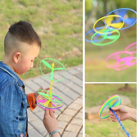Child playing with 20 Sets Flying Helicopter Toys For Outdoors, Hand Spin Rotating Circle Helicopters With Plastic Propellers