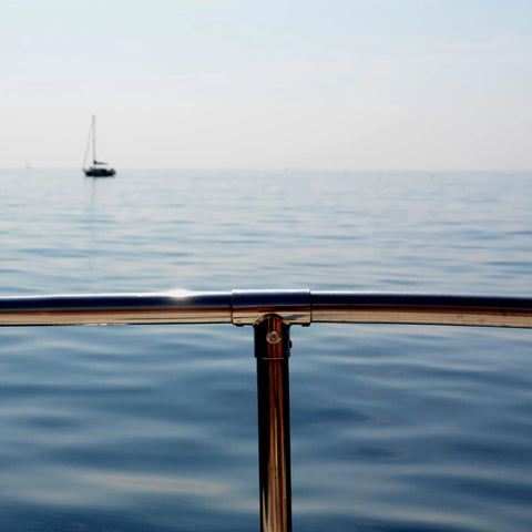 1 Inch Stainless Steel Boat Railing Tee Fitting, 90 Degree Tube Connector on yacht with sea background