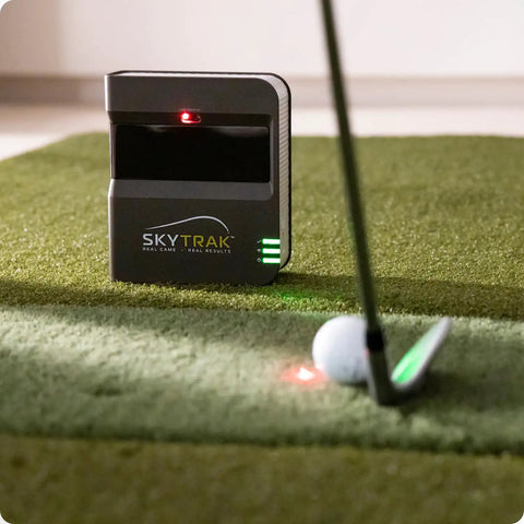 Portable Golf Launch Monitor With Real Time Feedback And Photometric Tech for ball speed and distance on green mat