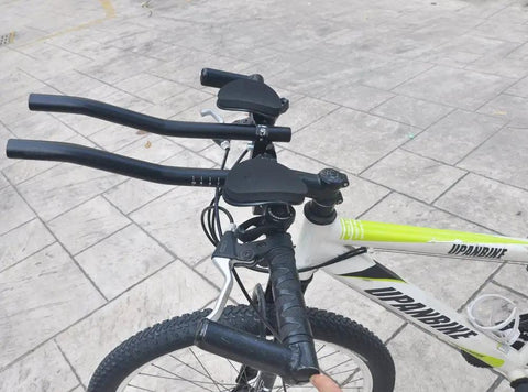 Close-up of adjustable bike rest handlebar TT bar 31.8mm aero bar on a bike, showcasing cushioned pads for comfort and aluminum alloy material.