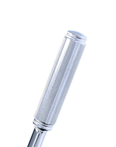 Close-up of knurl grip on Three Eighth Inch Square Drive Ratchet Handle With 24 Teeth, Seven Point Nine Inch Long for automotive work