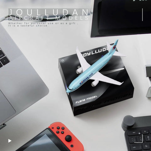 One Four Hundred Scale Korean 380 Plane Model Aircraft Die Cast Alloy Miniature For Collectors And Desktop Displays on desk