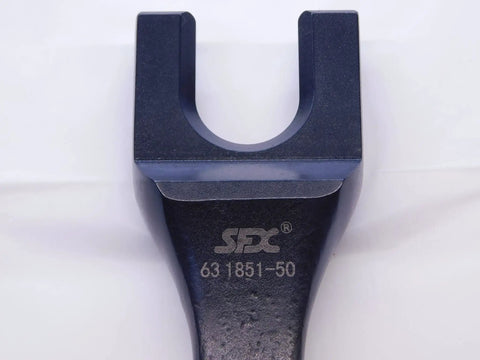Heavy Duty Mazak BT50 Pull Stud Spanner Wrench For BT50 Retention Knobs with knockout grip and precision jaws close-up.