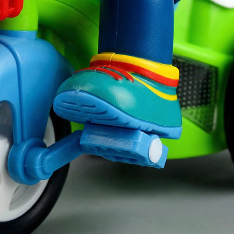 360 Degree Electric Stunt Tricycle Toy With LED Lights And Music, Omnidirectional Wheels For Kids, close-up of blue foot pedal