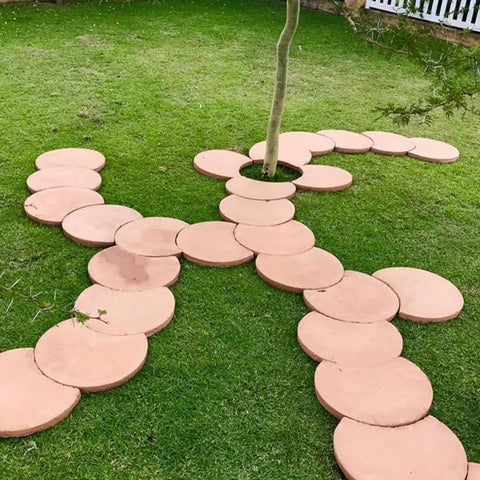 Installed Crescent Moon Patio Molds Set For DIY Walkways, 3 Pcs Concrete Stepping Stone Molds for Garden Paths, Lawn Paving.