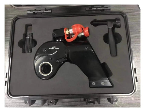 Badass 1 Inch Drive Hydraulic Torque Wrench Handles 433 To 4332 Nm At 700 Bar With Three Percent Accuracy in protective case.