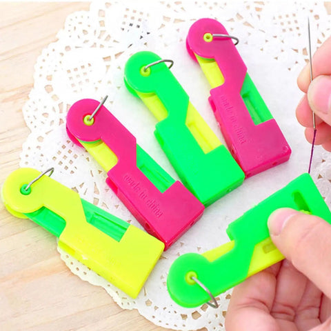 Automatic Needle Threader for DIY Hand Sewing, Easy Threading Tool for Embroidery and Cross Stitch, Quick Needle Insertion, 3 Piece Set in Random Colors