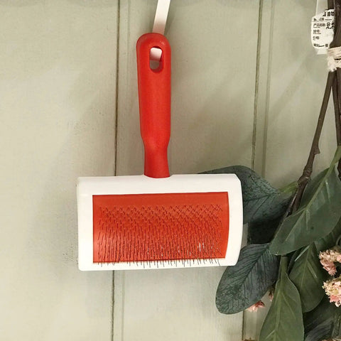 Curved Slicker Brush For Fur And Sheepskin Rugs Pet Grooming Tool With Stainless Steel Pins Hanging on Wall