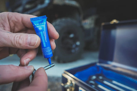 Blue Medium Strength Threadlocker For Quick Vibration Control And Leakage Prevention Seals And Prevents Rust On Threads