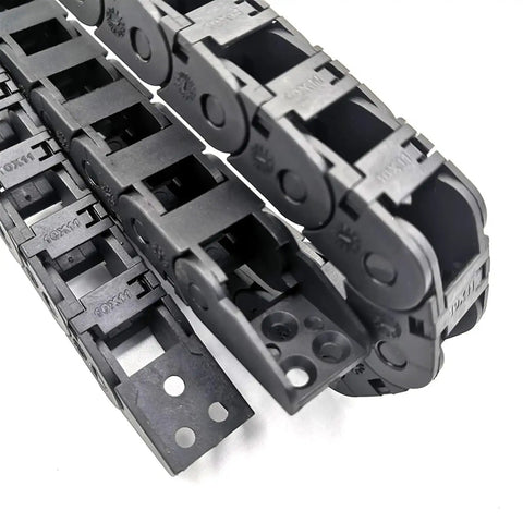 Heavy Duty 1 Meter 10x11mm Cable Drag Chain Bridge For Engraving Machines And Roller Tanks Silent Motion Transmission R28 Exterior Grade showing black plastic chain links.
