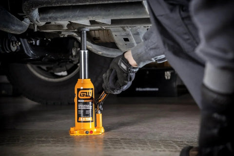 Beefy 6 Ton Hydraulic Bottle Jack With Locking Knurled Handle And Big Grip Saddle For Maximum Stability Built In Handle Slots