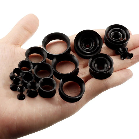 Soft Silicone Ear Gauges Stretching Kit From 2.5mm To 20mm With 10G To 00G Tunnels held in hand