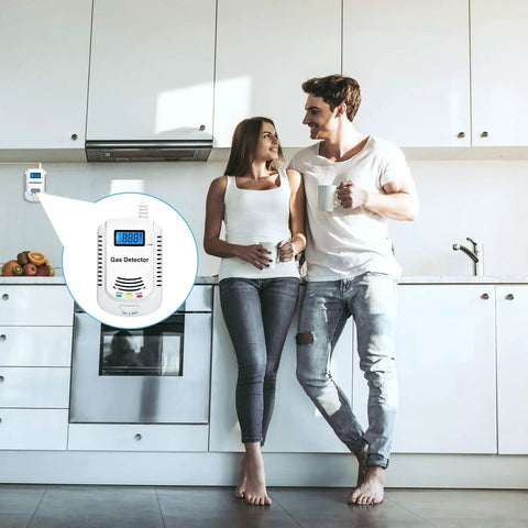 Two In One Gas Detector With Carbon Monoxide Alarm And Combustible Gas Sensor, Plug In Unit for kitchen shown with LCD display.