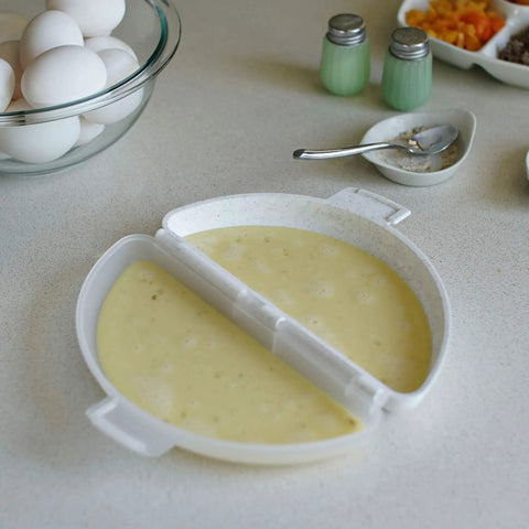 Microwave Omelet Maker for 3 Eggs, nonstick breakfast cooker with batter, quick and easy fluffy omelets in minutes, oil free