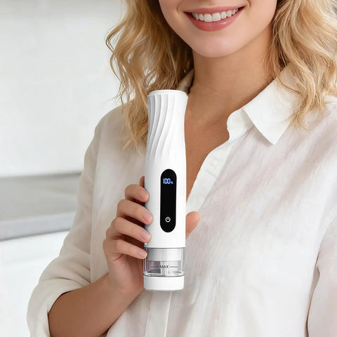 Woman holding Compact Handheld Vacuum Sealer For Food Storage With 80kPa Suction 1800mAh Battery 30 Reusable Bags