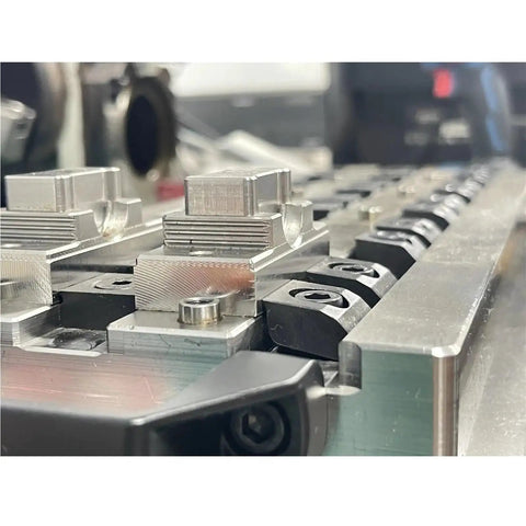 Heavy Duty Mini Tiger Pliers Seagull Clamp Fixture Set For CNC Machining Center Multi Station Workholding With M6 M8 M10 M12 Threads close-up view of clamp fixture on CNC machine.