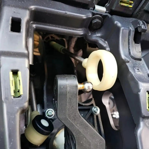 Transmission Shift Cable End Bushing Connector Repair Kit For Fiesta MK6 MK7 2008 2017 Gear Change Lever Linkage installed