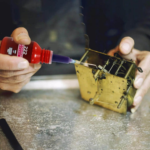 Applying Purple Threadlocker High Strength Oil Resistant Anaerobic Adhesive For Screws And Bolts Locking Solution on a metal mechanism