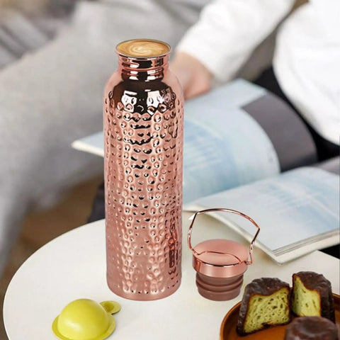 Copper Water Bottle 800ml Insulated Travel Cup With Anti Slip Grip featured with removable lid on a table