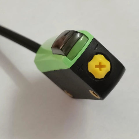 NPN Photoelectric Sensor With Diffuse Reflection Square Shape LED Display for precise detection of opaque objects as small as 5 mm