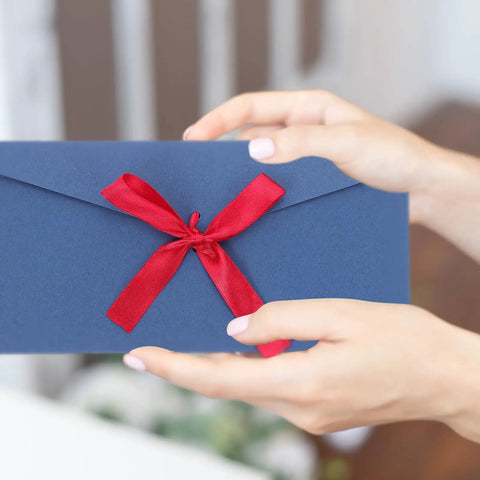 Hands holding blue envelope with red bow, Retro Invitation Envelopes Set, 10 Pack, 22x11cm, 250gsm Kraft Paper Envelopes For Greeting Cards
