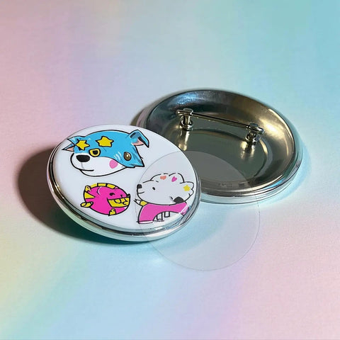 200 Pieces Clear Badge Film Circles For Button Makers And Crafts, Waterproof PVC Mylars Protective Films, 70mm Badges Shield, Easy Replacement For Arts And DIY Projects. Clear 70mm PVC badge film on button badge with cartoon design
