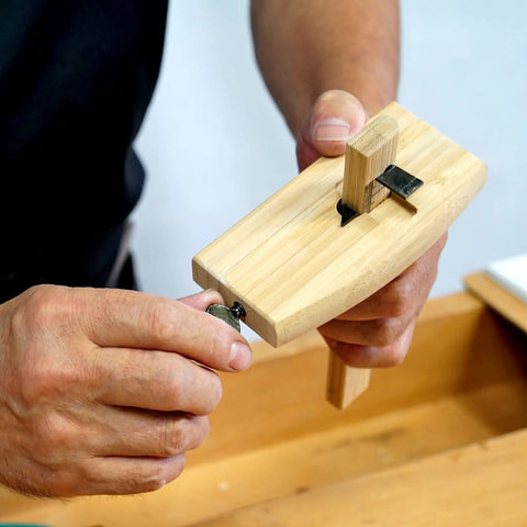 Carpenter using Woodworking Marking Gauge 4.75 Inch 120mm Adjustable Kebiki Japanese Scribe for parallel lines on wood