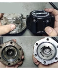 Automatic Mechanical Wheel Locking Hub With 28 Splines comparison, showcasing new and old hubs for Nissan D22 and Xterra.