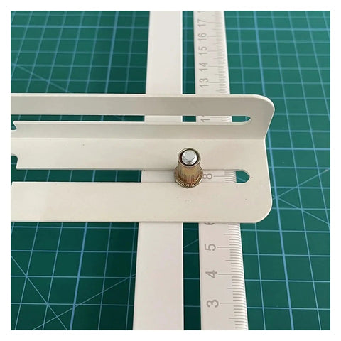 Compact 30Cm Acrylic Hot Bending Machine And Plastic Sheet Heater Is A Straight Up Total Beast For Snapping PvC Panels And Dialing In Exact Angles With Fast Heat Up Time. Adjustable guide with graduated ruler.