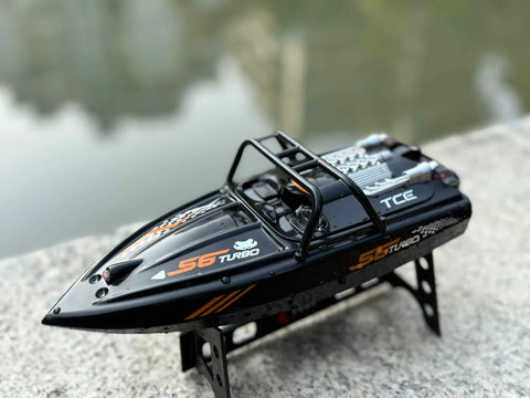 Off Road Remote Control Jet Boat With Dual Batteries And 4 Channel LED Lights Top Speed 15 To 20 Kilometers Per Hour