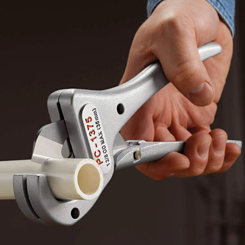 Single Stroke Plastic Pipe Cutter For One Eighth To One And Three Eighths Inch PVC CPVC PP PEX PE Scissor Style Cutter in use