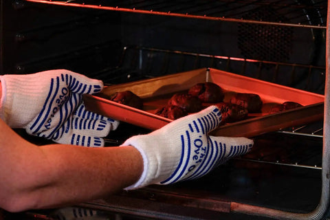 Heavy Duty Five Finger Oven Glove Pack Of 2 For Grillin And Barbecues, handling baking tray in oven