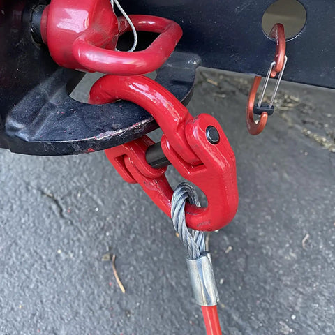 Close-up of Heavy Duty Alloy Steel Coupling Links 4 Pack 1/4 Inch Grade 80 Hammer Lock Chain Connectors in use on trailer.