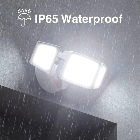 LED Dusk To Dawn Flood Light 80W 8000LM IP65 Waterproof with 3 Adjustable Heads in rain