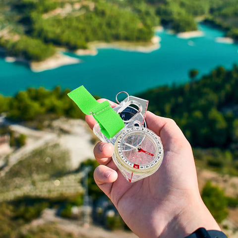 Fast Positioning Thumb Compass For Outdoor Navigation Acrylic Pocket Compass For Hiking Camping And Orienteering Gear in hand