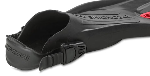 Close-up of Palau short snorkeling fin strap, part of Frameless Mask With Tempered Glass Lens And Dry Snorkel Palau Short Snorkeling Fins Set.