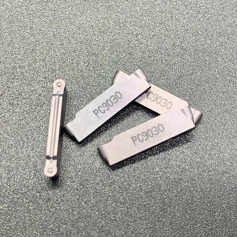 Durable Carbide Inserts For Metal Lathe Tools MRMN400 PC9030 for CNC Parting and Grooving, wear-resistant, vacuum-hardened close-up