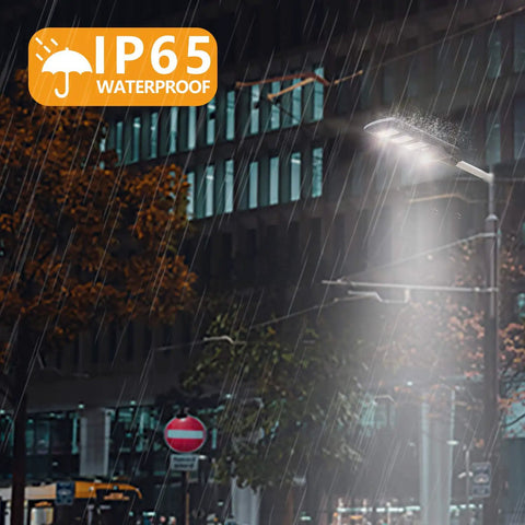 300W Outdoor Solar Street Light With Motion Sensor Dusk To Dawn 6500K Super Bright Flood Light IP65 Waterproof 30000 Lumens in rain