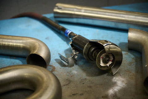 Air Cut Off Tool Pro Grade Heavy Duty 20000 RPM Pneumatic Type 41 with muffler pipe on workbench.