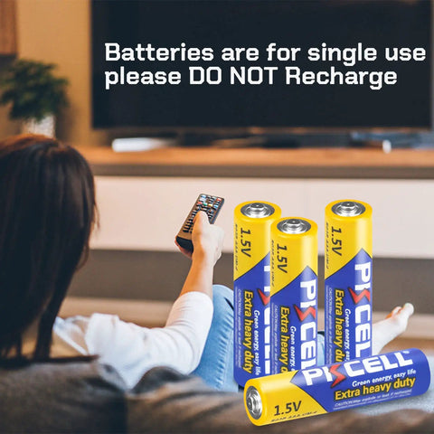 Person using remote with 100 Pack AAA Batteries Carbon Zinc R03P 1.5V Single Use Triple A Power Pack For Remote Controls