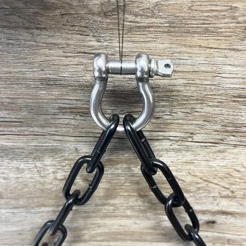Close-up of 25 Pack One Quarter Inch 304 Stainless Steel D Ring Shackles Set For Outdoor Adventure And Recovery Traction Wire heavy-duty use